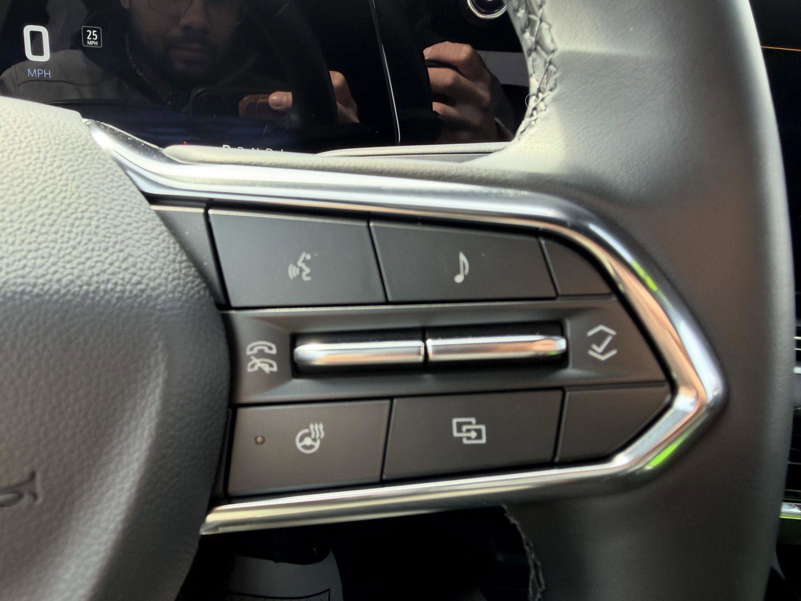 Used 2025 Chevrolet Equinox LT w/ Safety and Technology Package image 16