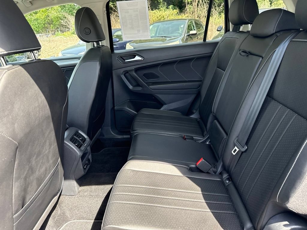 Used 2023 Volkswagen Tiguan SE w/ Panoramic Sunroof Package FWD image 34