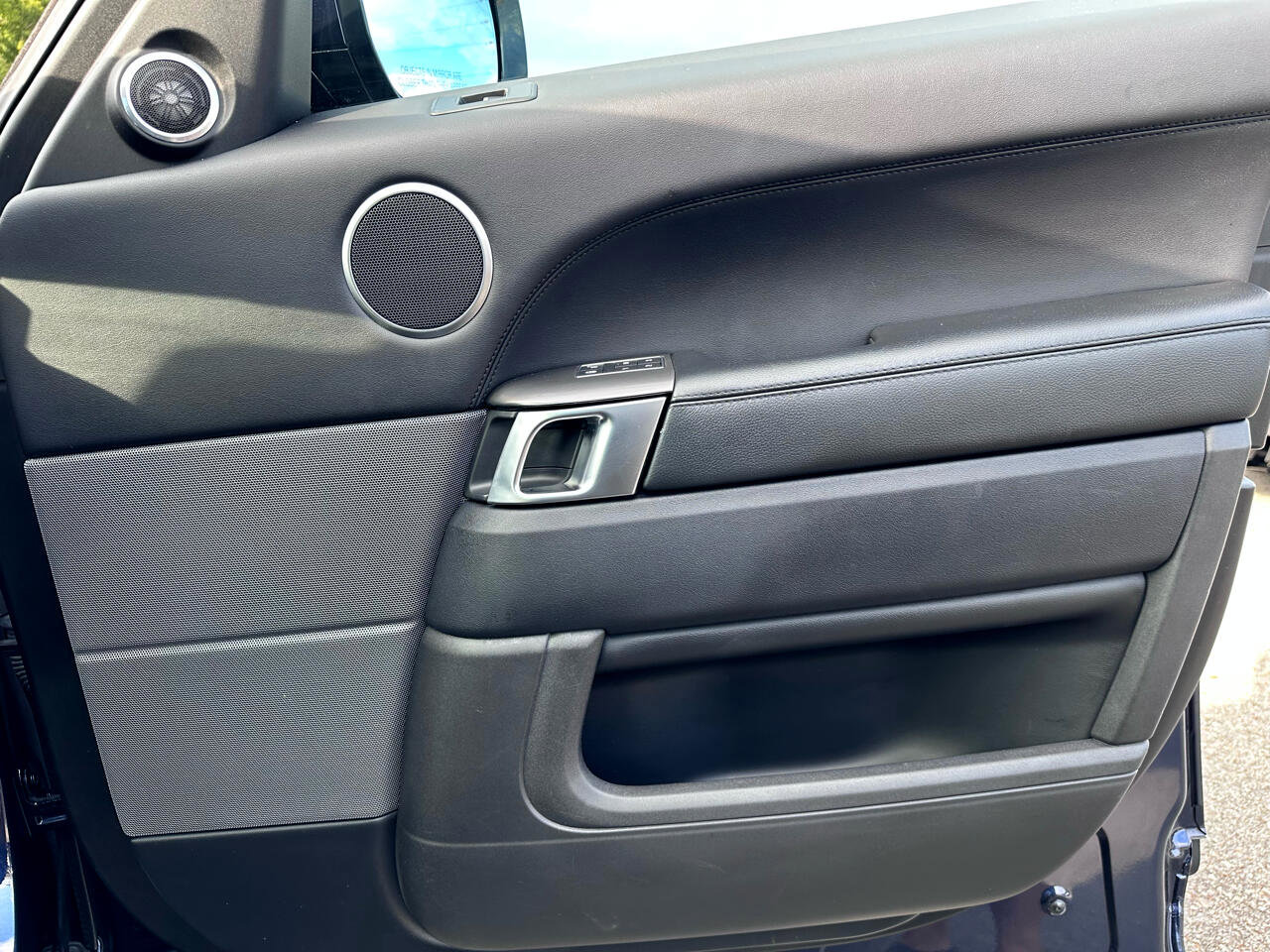 Used 2016 Land Rover Range Rover Sport SE image 33