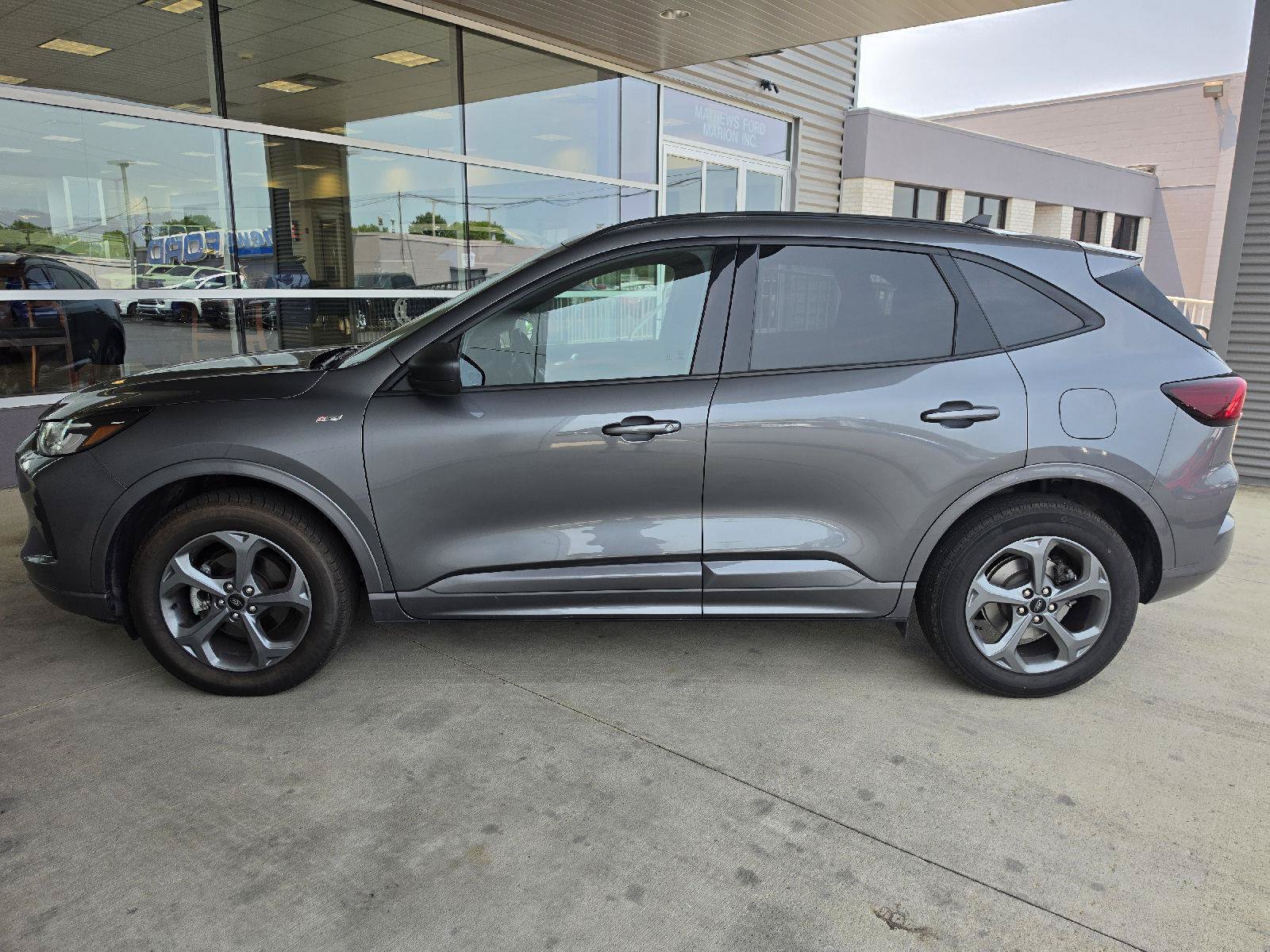 Used 2024 Ford Escape ST-Line w/ Tech Pack #1 AWD/4WD image 2