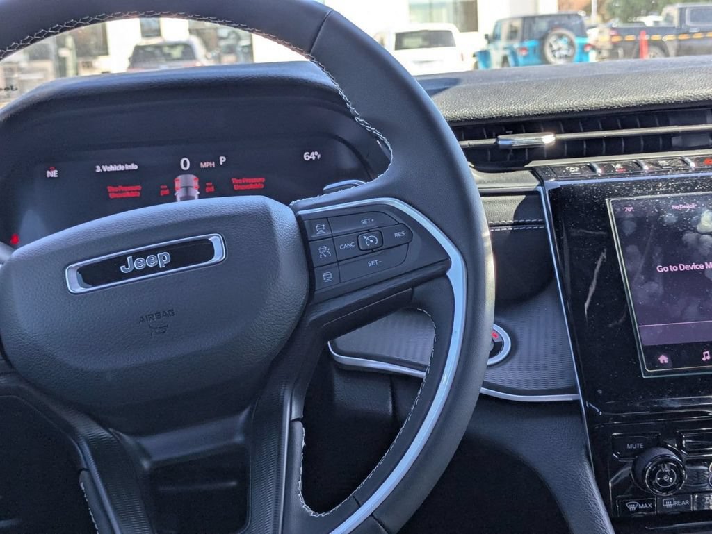 Used 2025 Jeep Grand Cherokee Laredo X RWD image 12