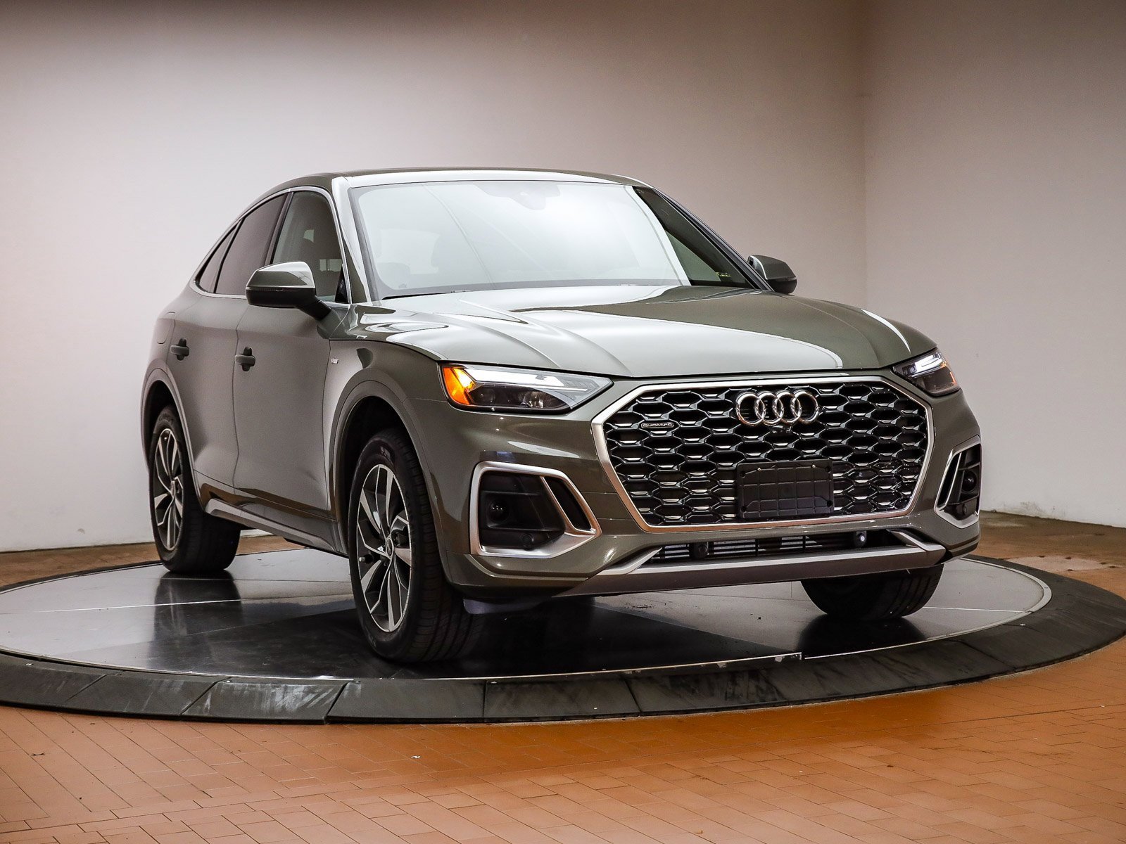 Used 2023 Audi Q5 2.0T Premium Plus w/ Premium Plus Package image 3