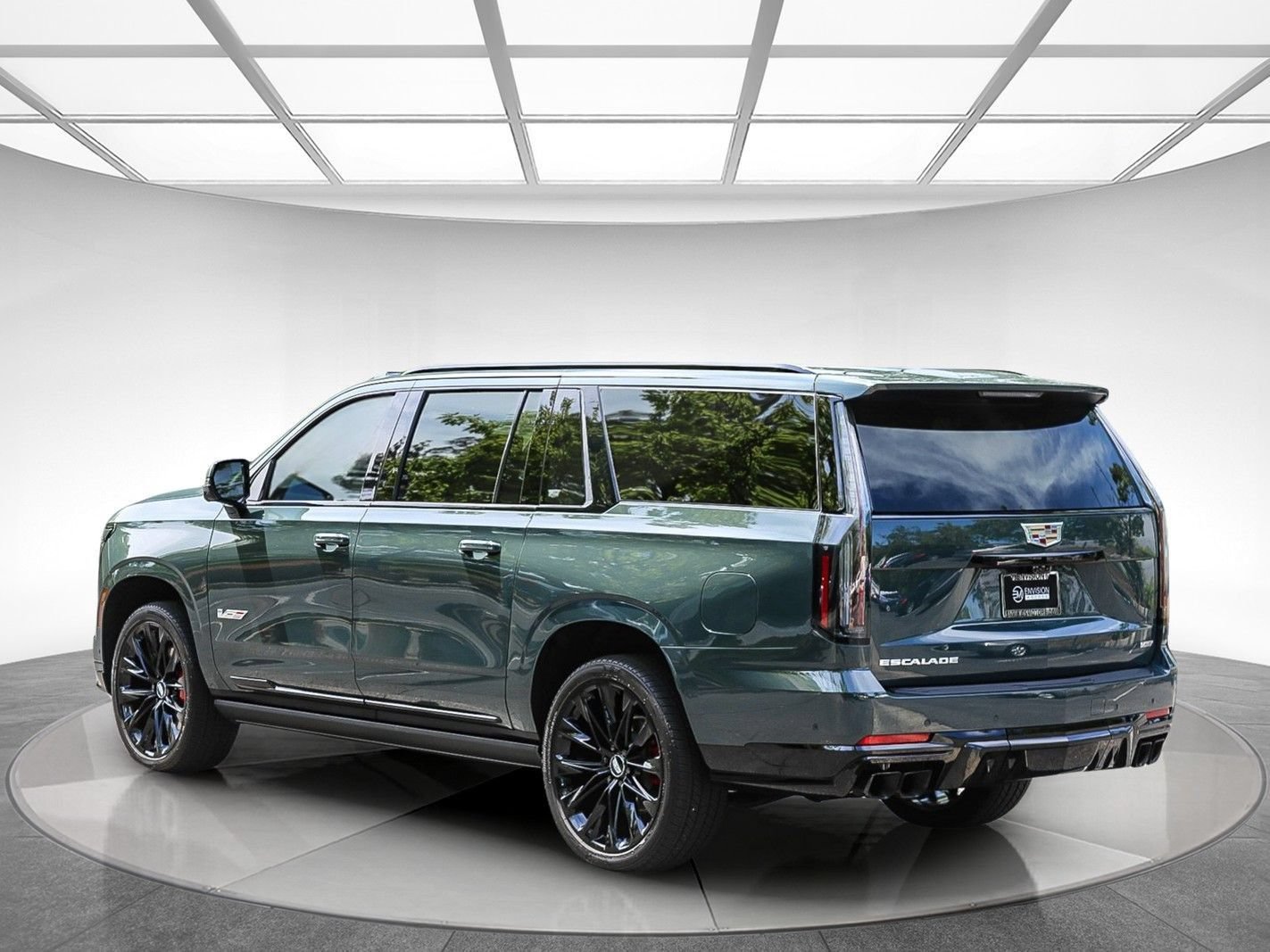 Used 2025 Cadillac Escalade ESV V AWD/4WD image 2