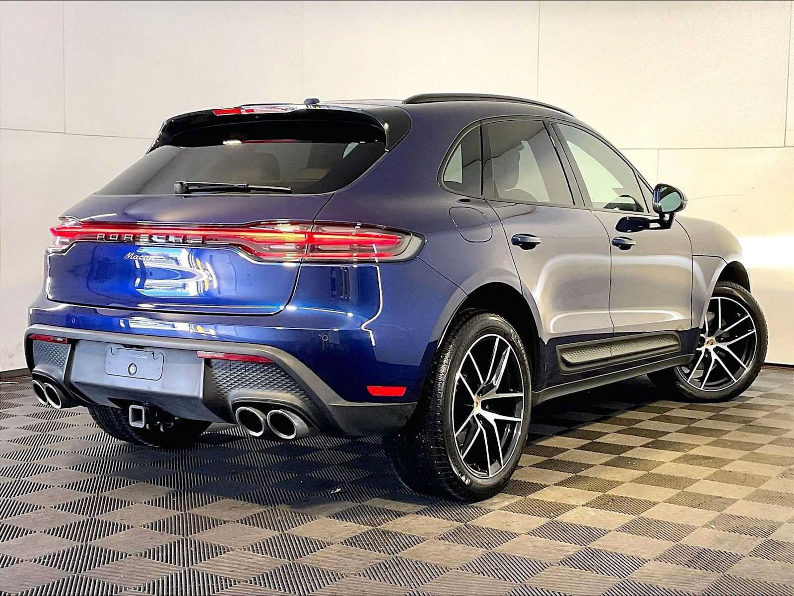 Certified 2024 Porsche Macan AWD/4WD image 7