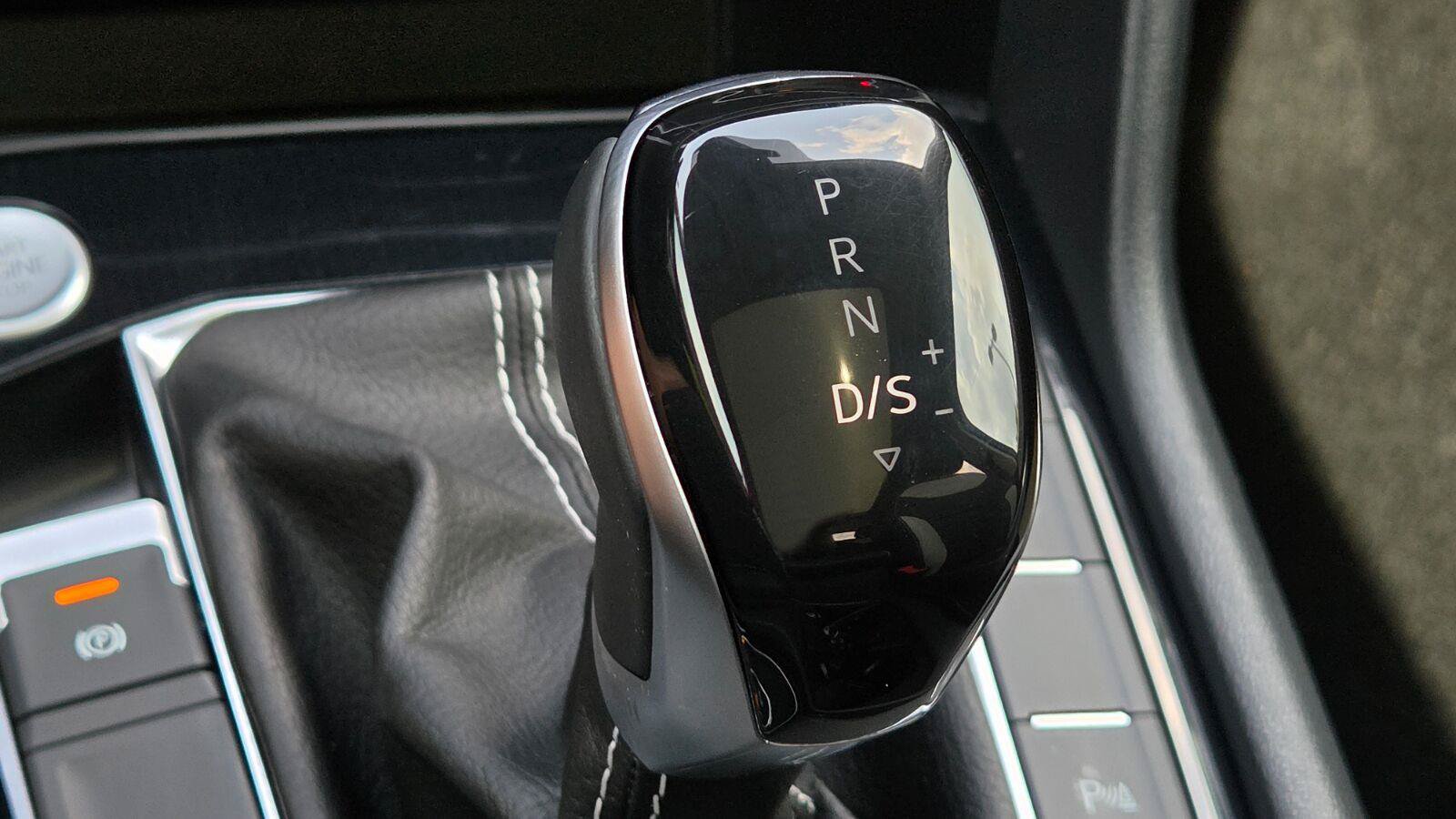 Certified 2025 Volkswagen Taos SEL AWD/4WD image 37