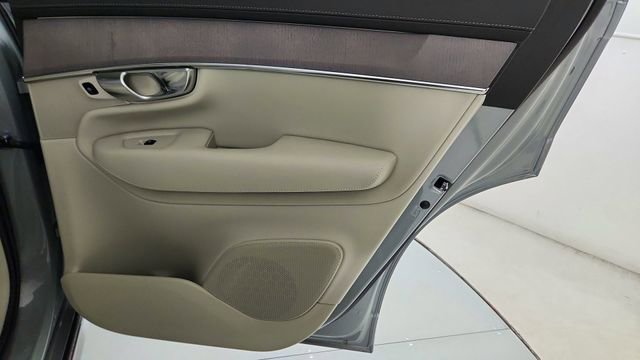 New 2026 Volvo XC90 T8 Ultra w/ Protection Package Premier AWD/4WD image 38