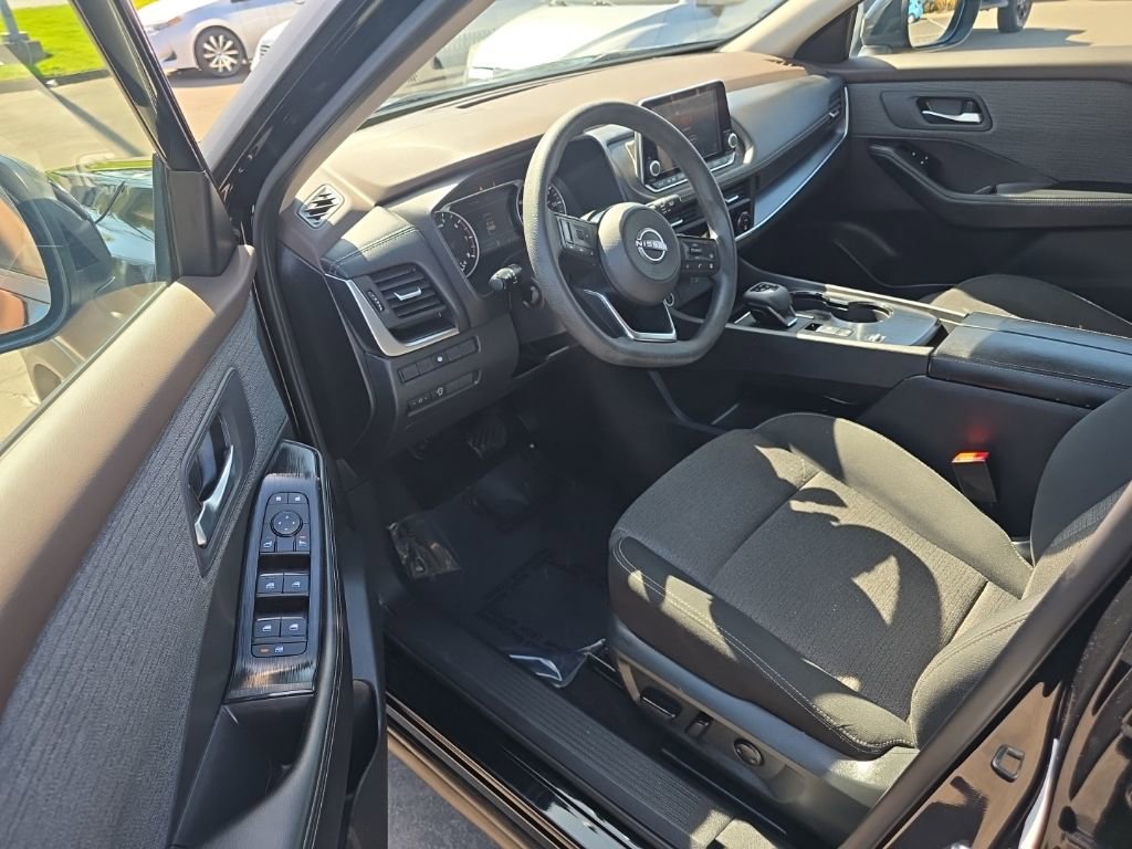 Used 2023 Nissan Rogue SV image 13