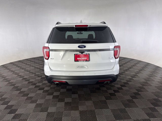 Used 2017 Ford Explorer XLT w/ Equipment Group 202A AWD/4WD image 5