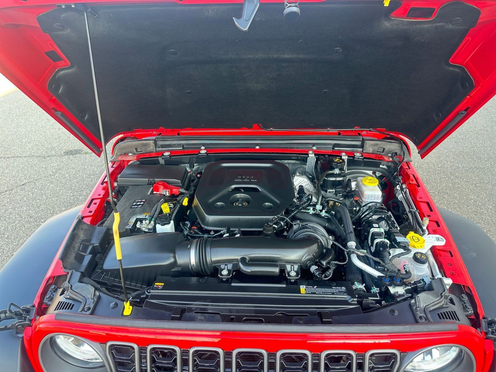 Used 2025 Jeep Wrangler Sport S image 32