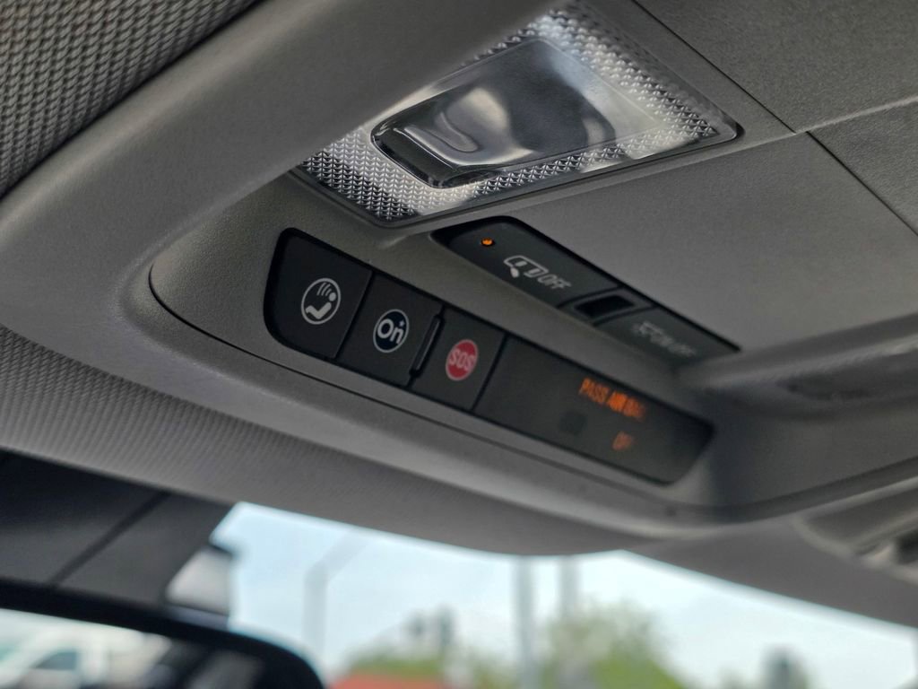 Used 2016 Chevrolet Volt Premier w/ Driver Confidence Package image 43