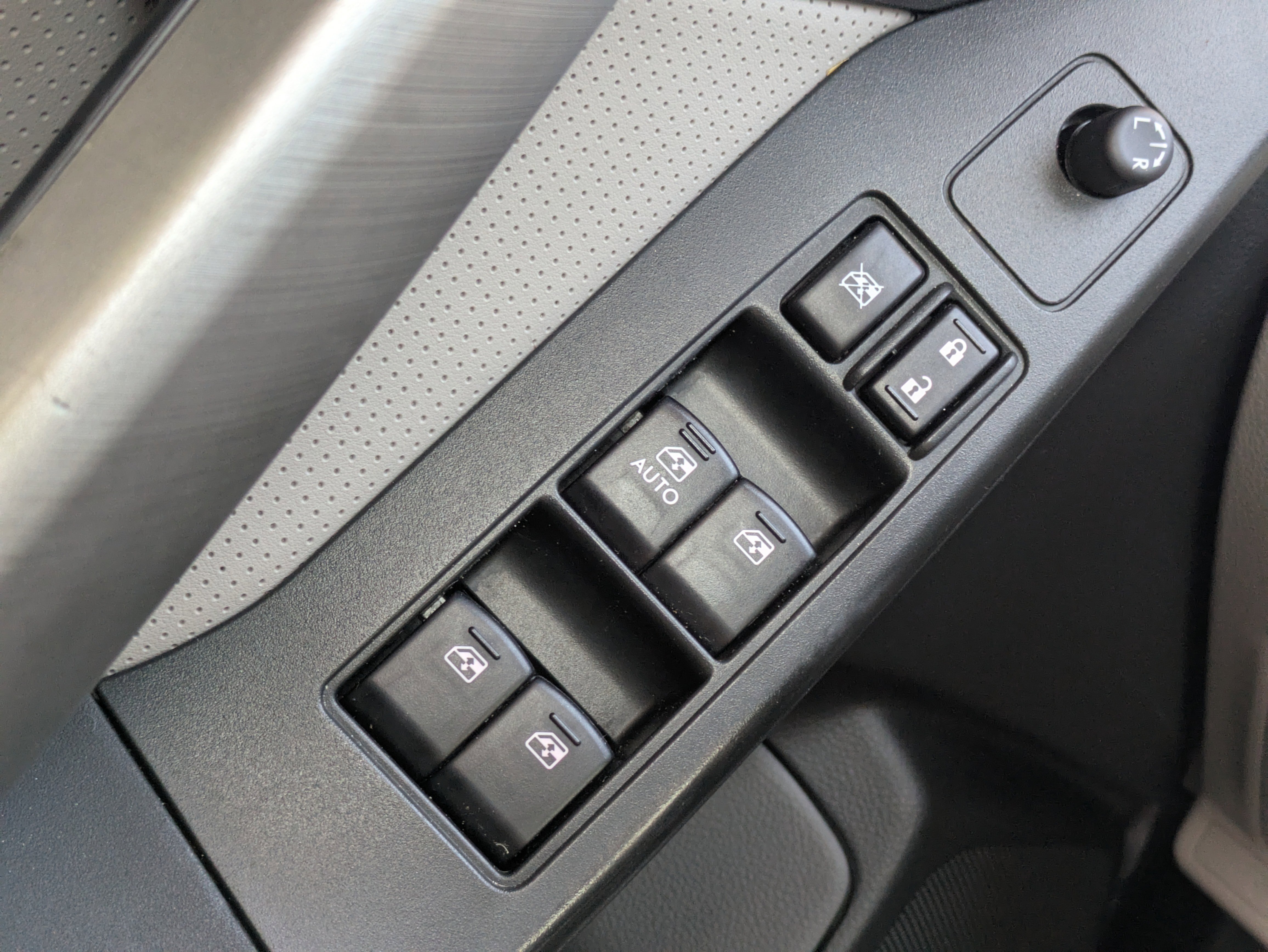 Used 2015 Subaru Forester 2.5i Limited image 23