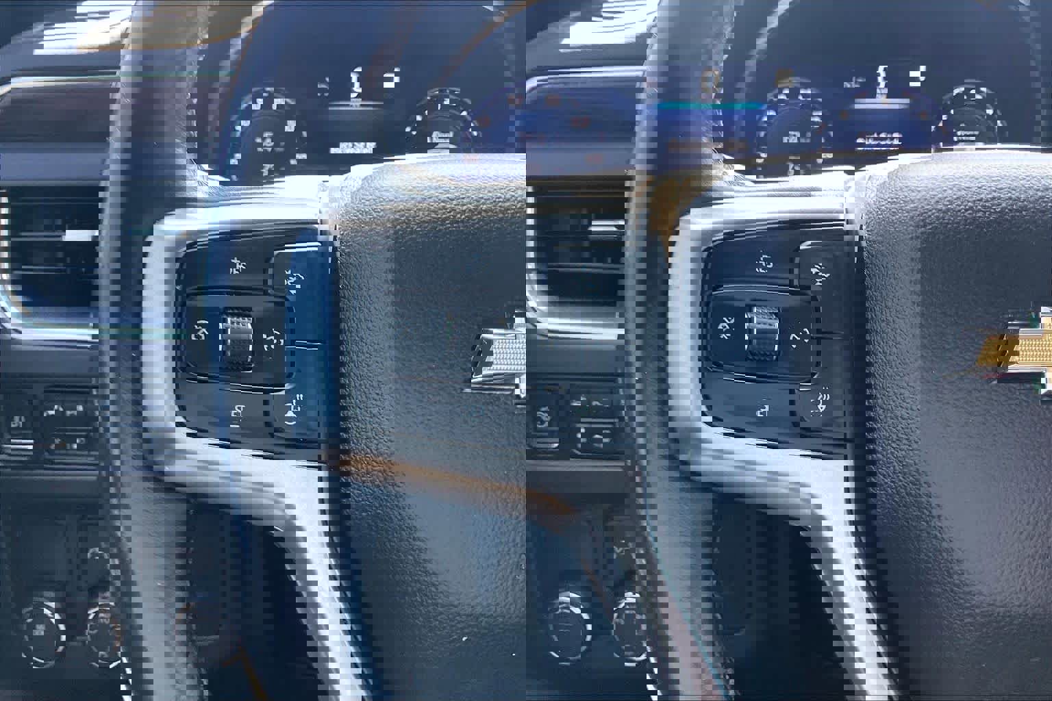 Used 2023 Chevrolet Suburban LT w/ Luxury Package image 23