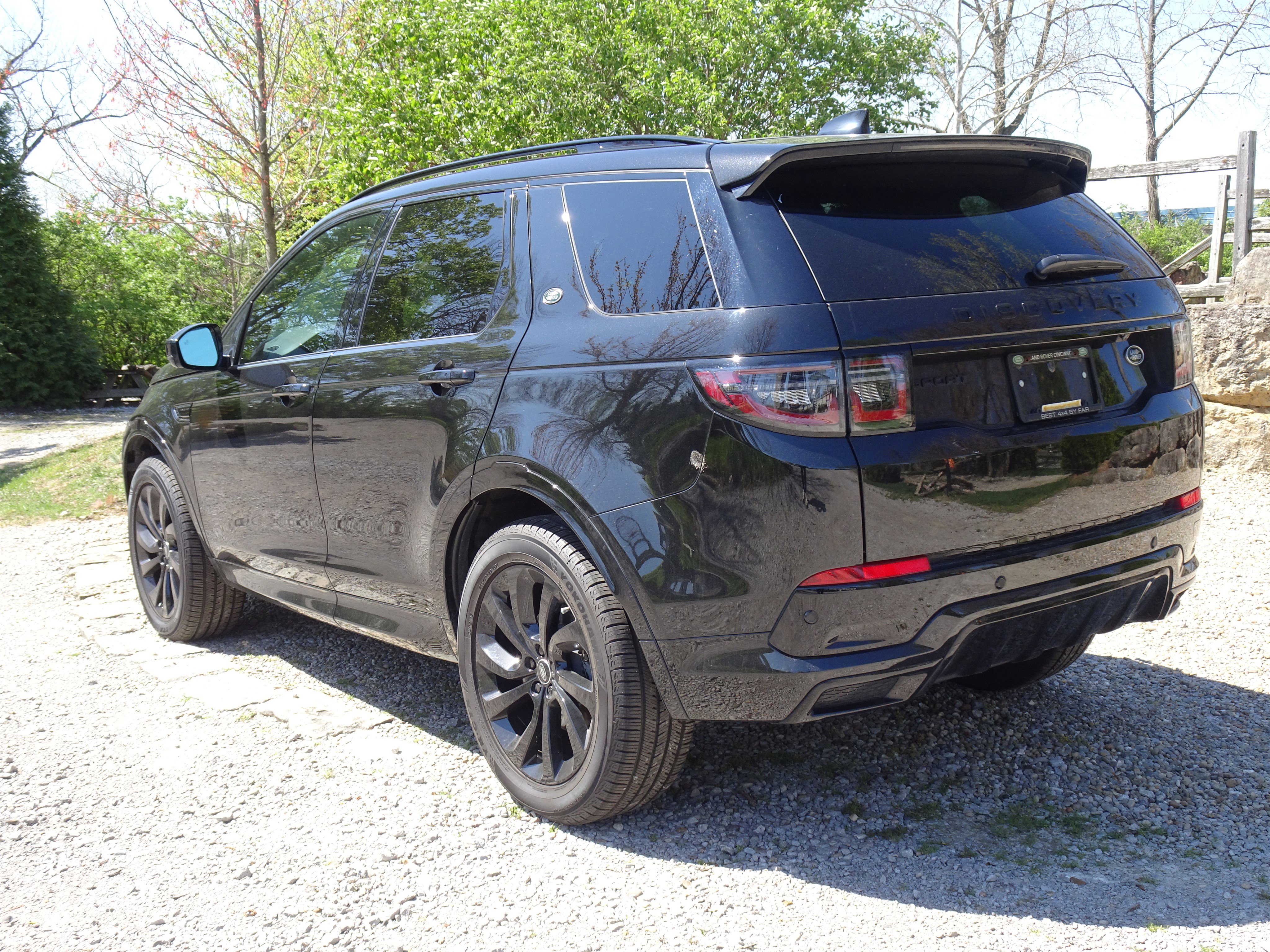 Certified 2022 Land Rover Discovery Sport SE R-Dynamic image 3