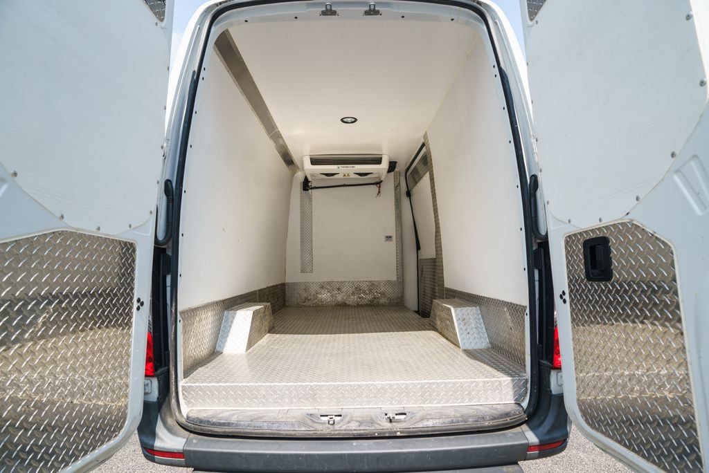 Used 2023 Mercedes-Benz Sprinter 2500 image 16