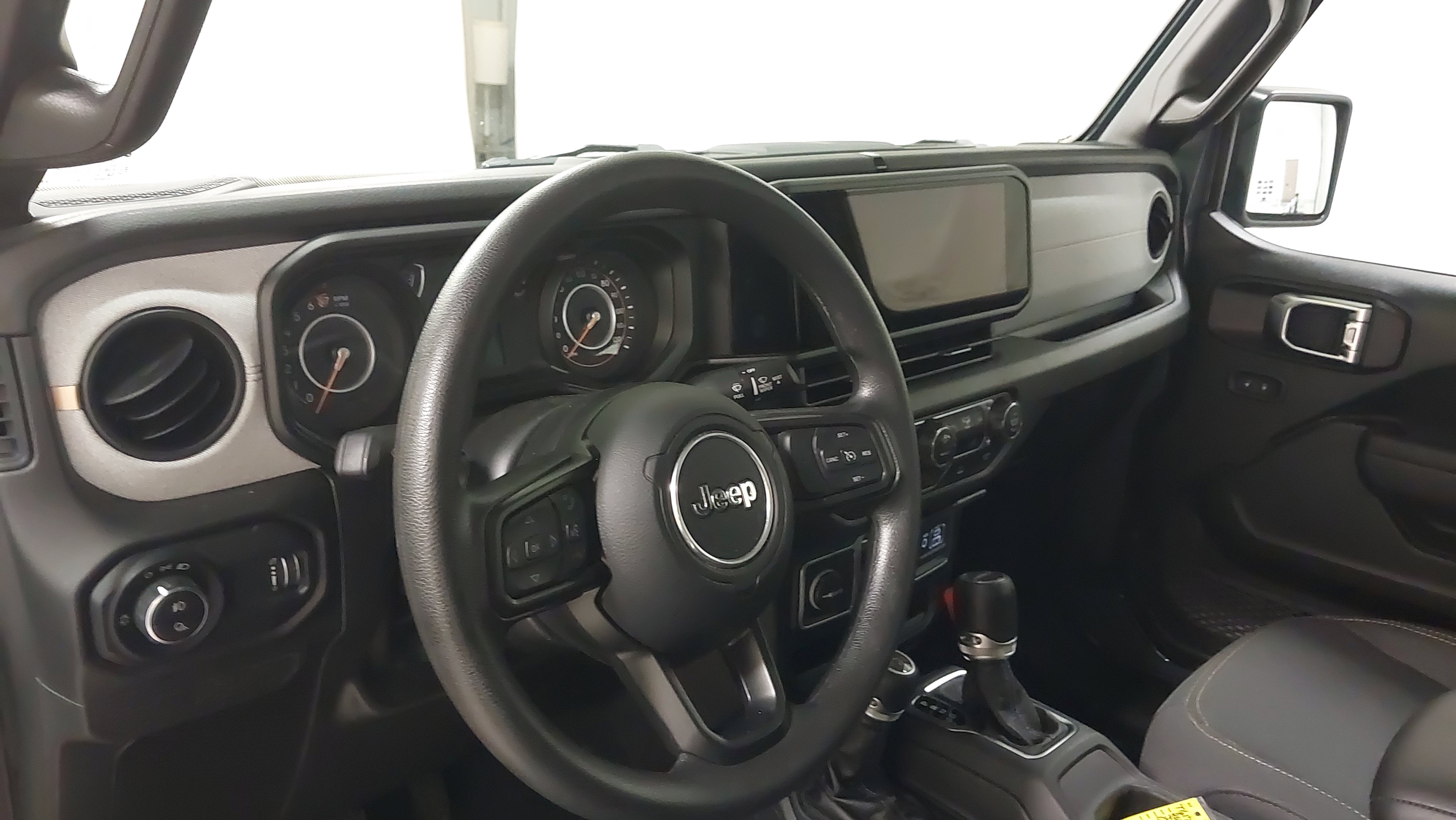 Used 2025 Jeep Gladiator Sport AWD/4WD image 17