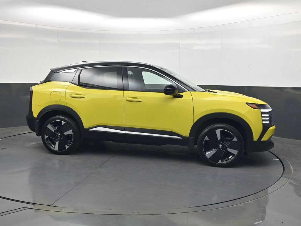 Used 2025 Nissan Kicks SR w/ SR Premium Package FWD image 4