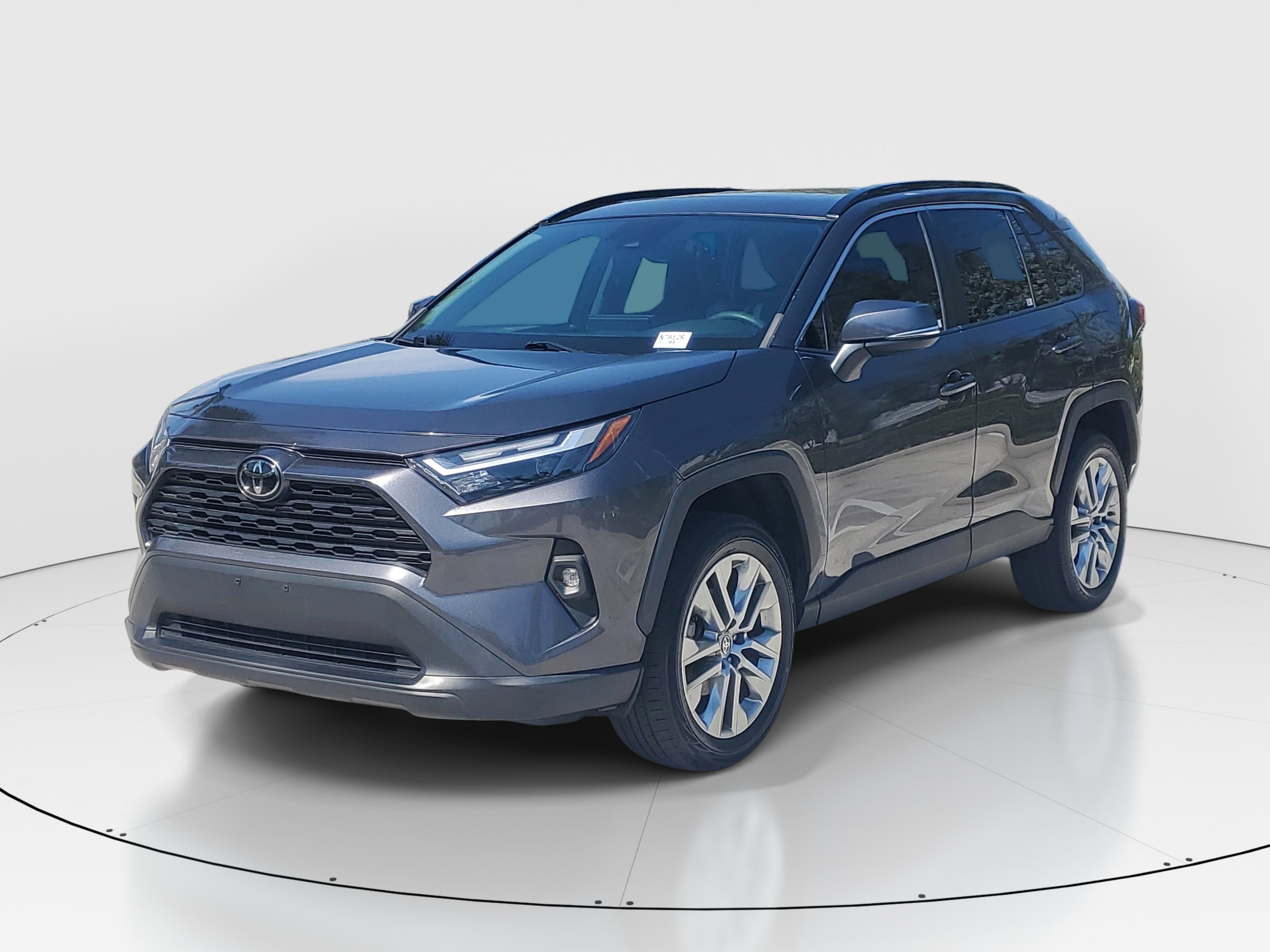 Used 2023 Toyota RAV4 XLE Premium image 5