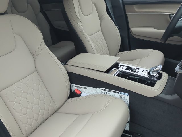 New 2026 Volvo XC90 B6 Plus w/ Protection Package AWD/4WD image 12
