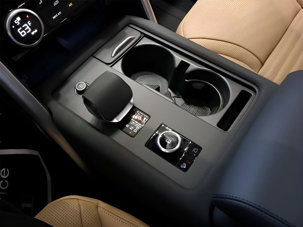 Certified 2025 Land Rover Discovery Metropolitan Edition image 54