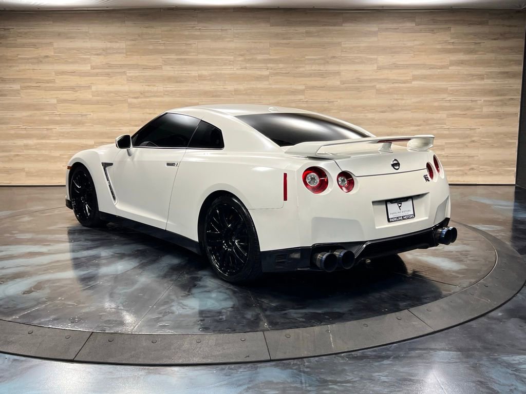 Used 2016 Nissan GT-R Premium image 19