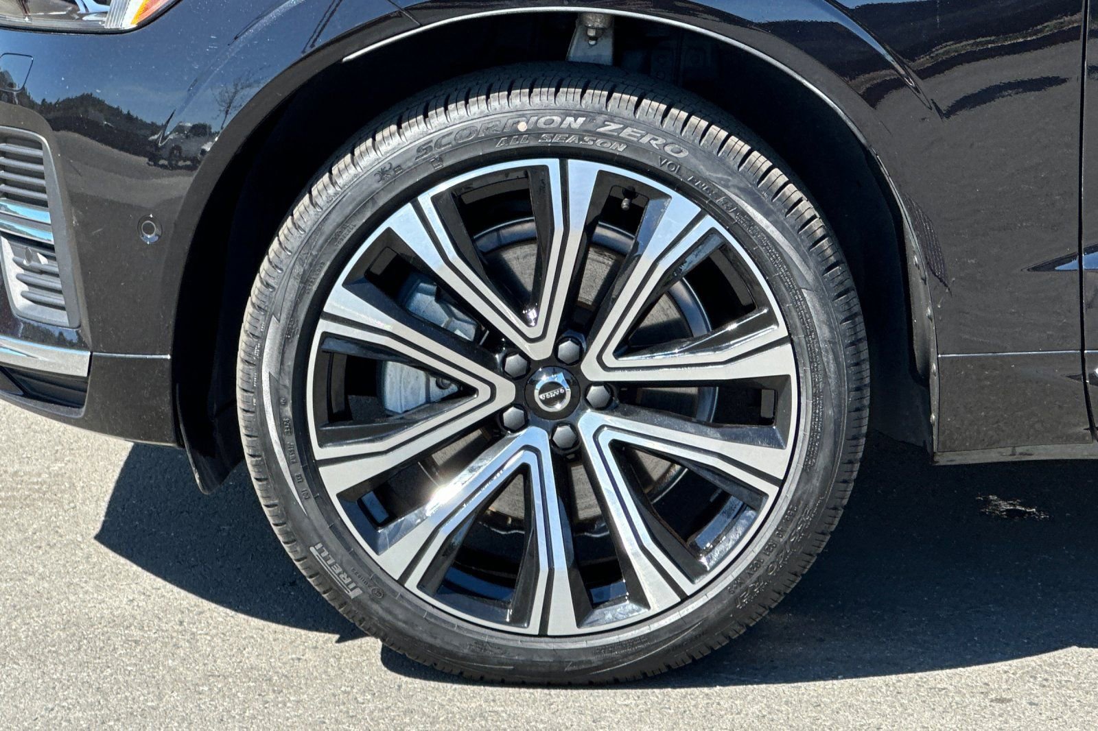 Certified 2023 Volvo XC60 T8 Ultimate AWD/4WD image 12