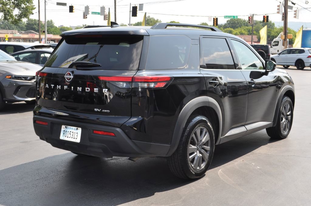 Used 2024 Nissan Pathfinder SV image 5
