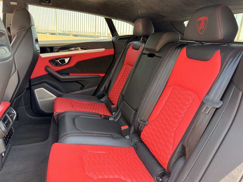 Used 2021 Lamborghini Urus AWD/4WD image 29