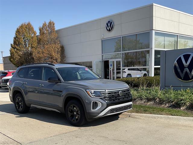 New 2026 Volkswagen Atlas Peak Edition image 1