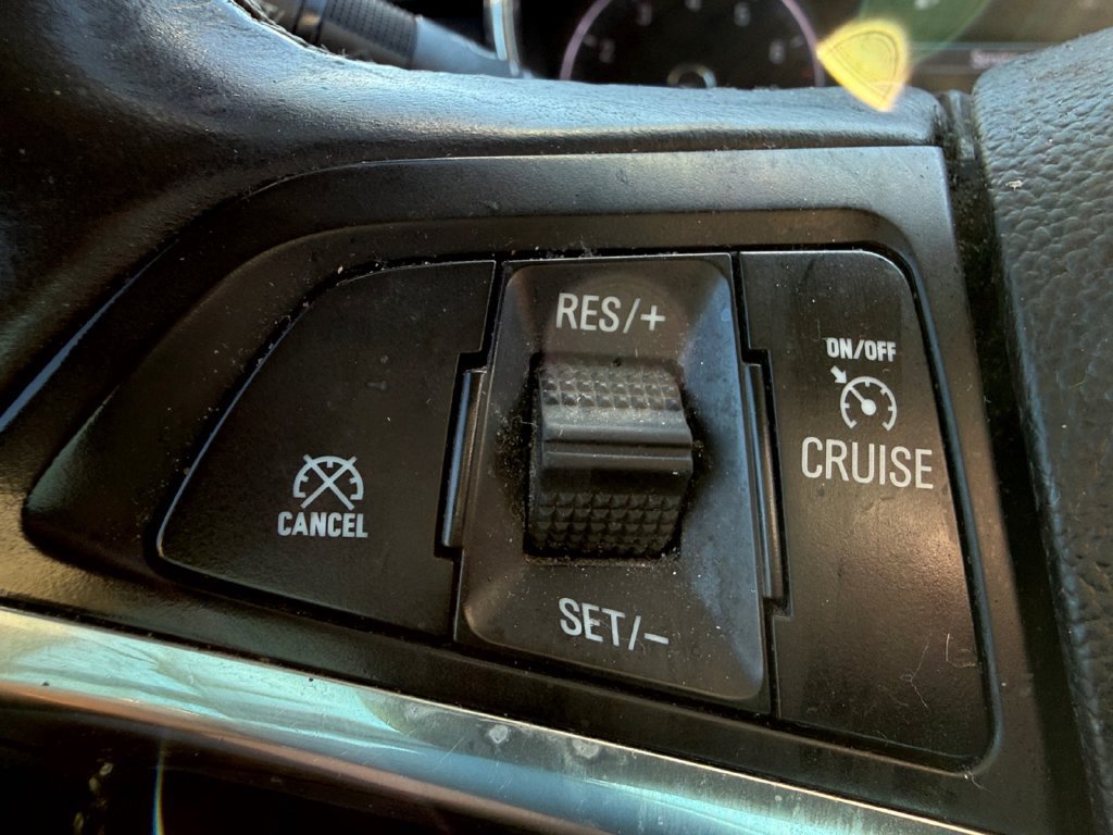 Used 2018 Buick Encore Essence FWD image 13