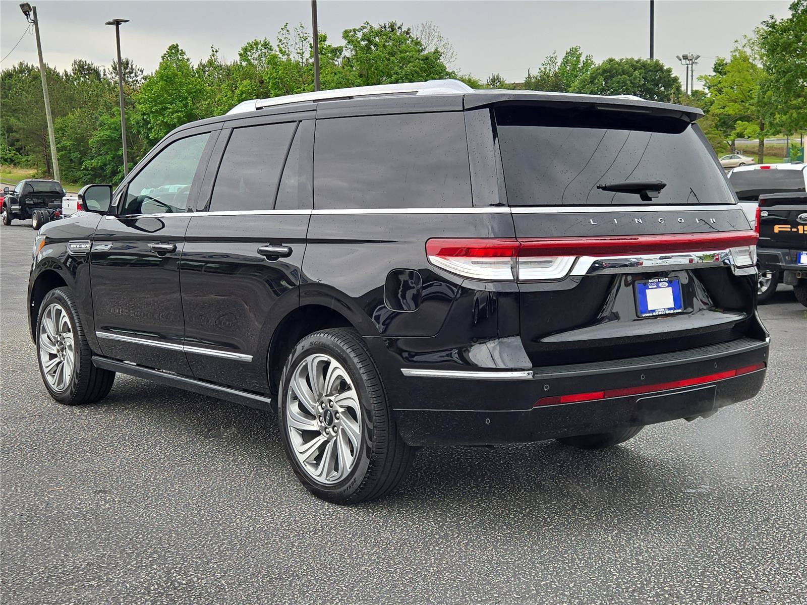 Used 2024 Lincoln Navigator Premiere AWD/4WD image 9