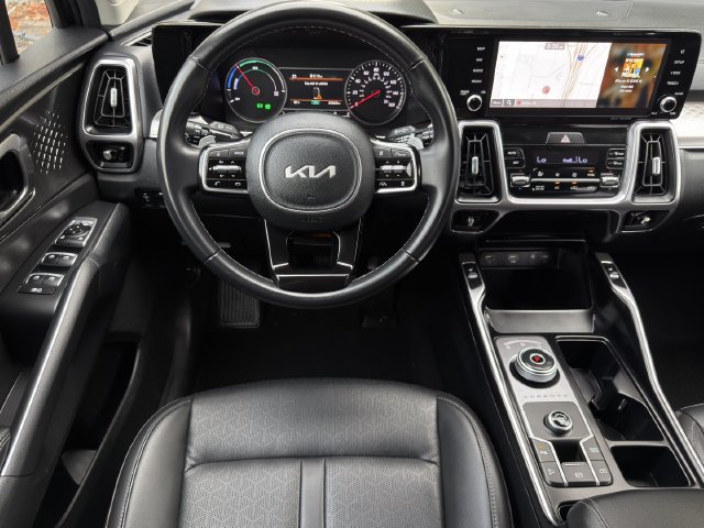 Used 2023 Kia Sorento EX w/ Panoramic Sunroof Package FWD image 11
