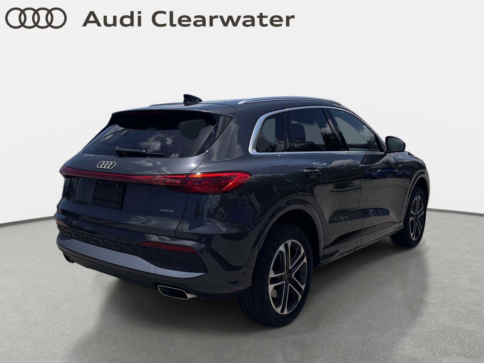 Used 2025 Audi Q5 Premium w/ Convenience Package AWD/4WD image 3
