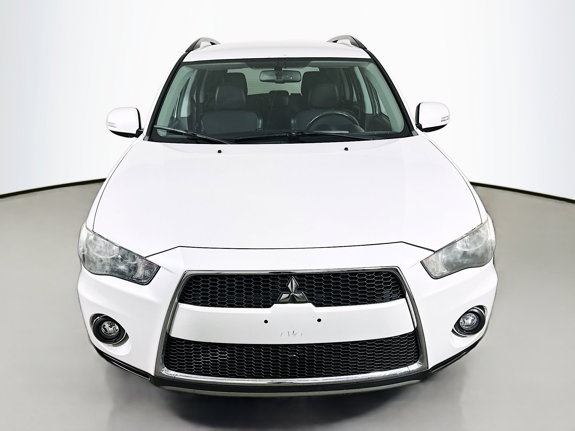 Used 2011 Mitsubishi Outlander SE image 2
