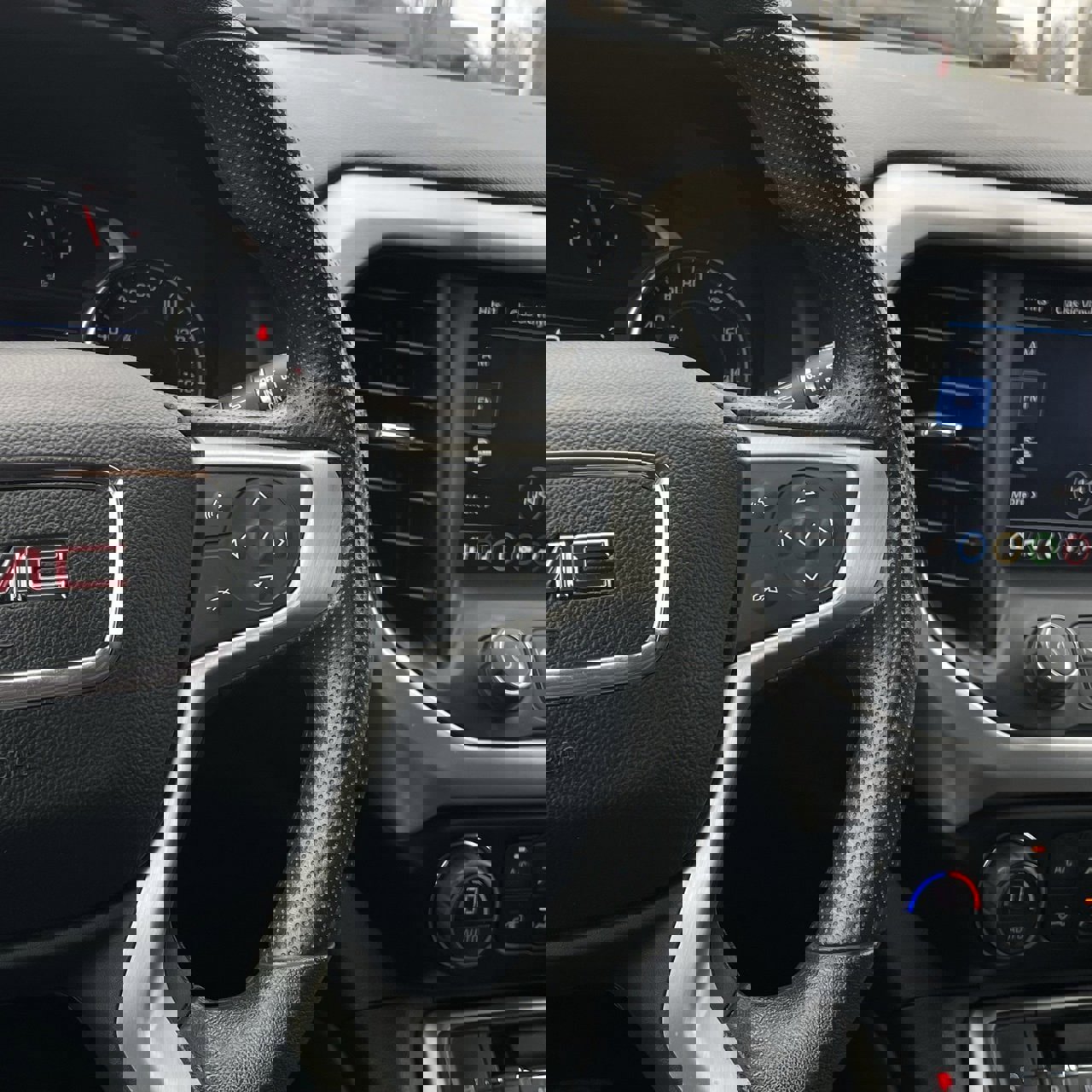 Used 2023 GMC Acadia SLE w/ Driver Convenience Package image 15