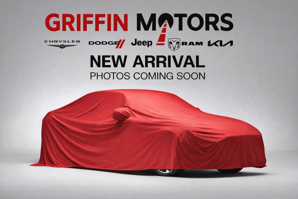 Used 2015 Chrysler Town & Country Touring image 1