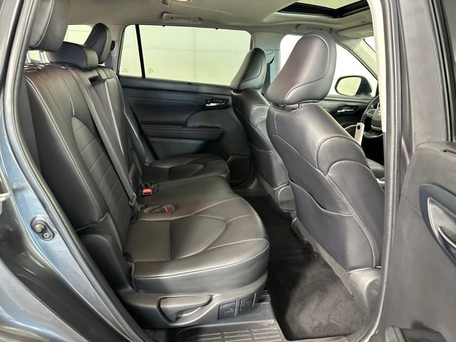 Used 2022 Toyota Highlander XLE image 26