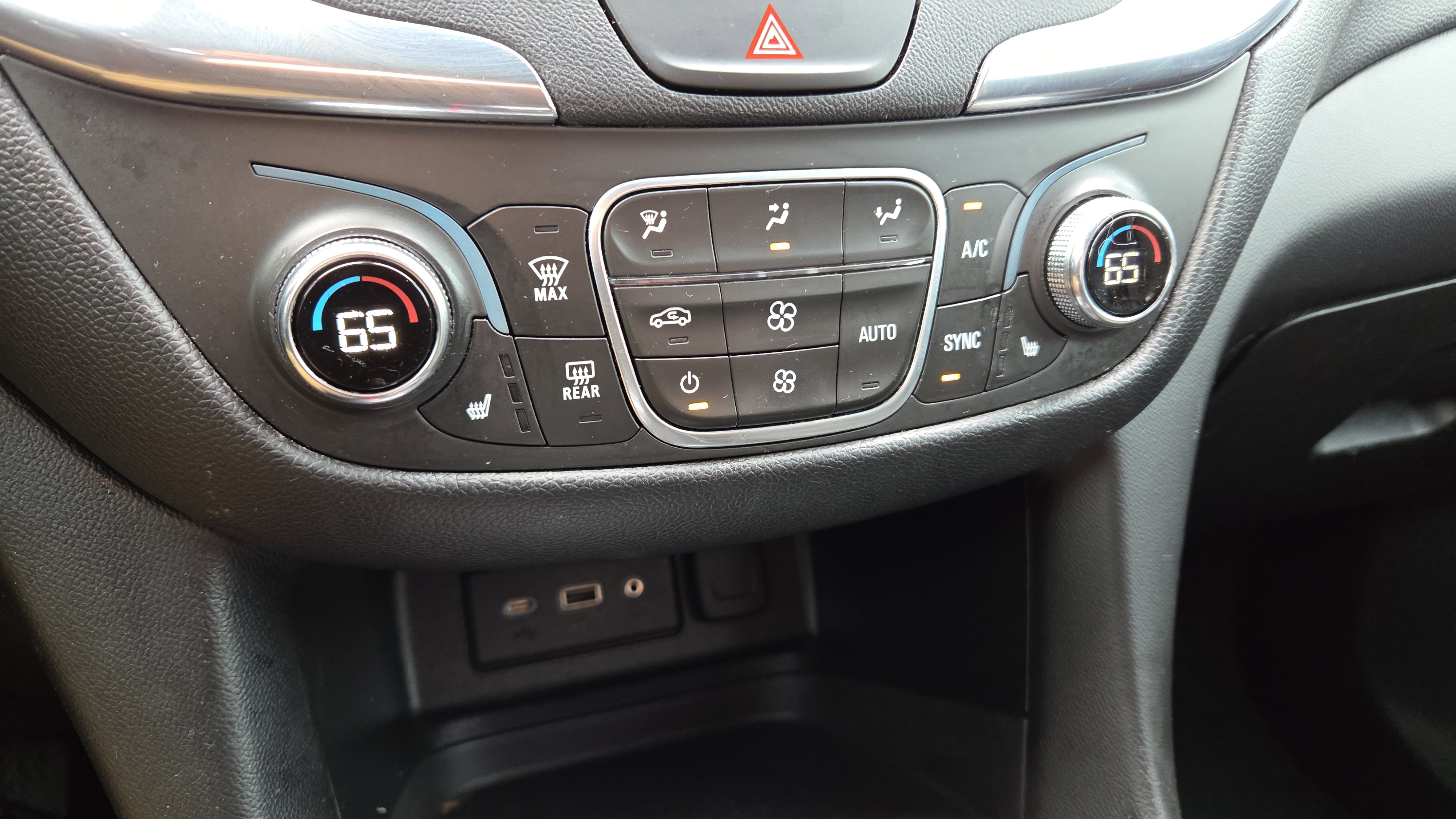 Used 2020 Chevrolet Equinox LT image 26