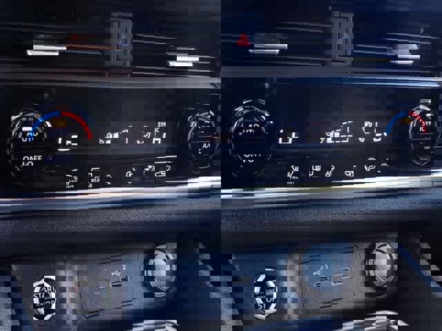 Used 2023 Nissan Rogue SV image 27