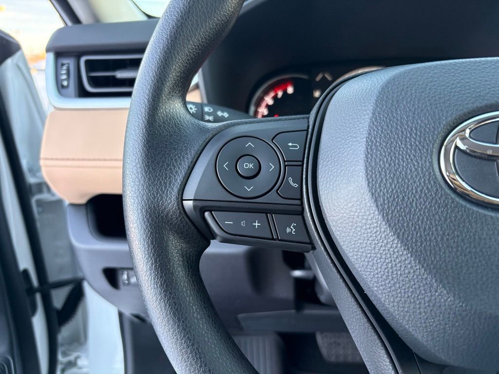 Used 2025 Toyota RAV4 XLE image 23