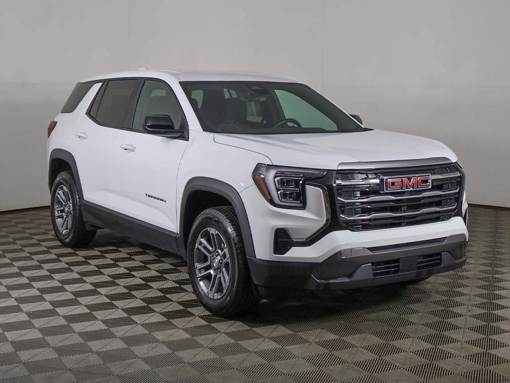 Used 2026 GMC Terrain Elevation FWD image 2
