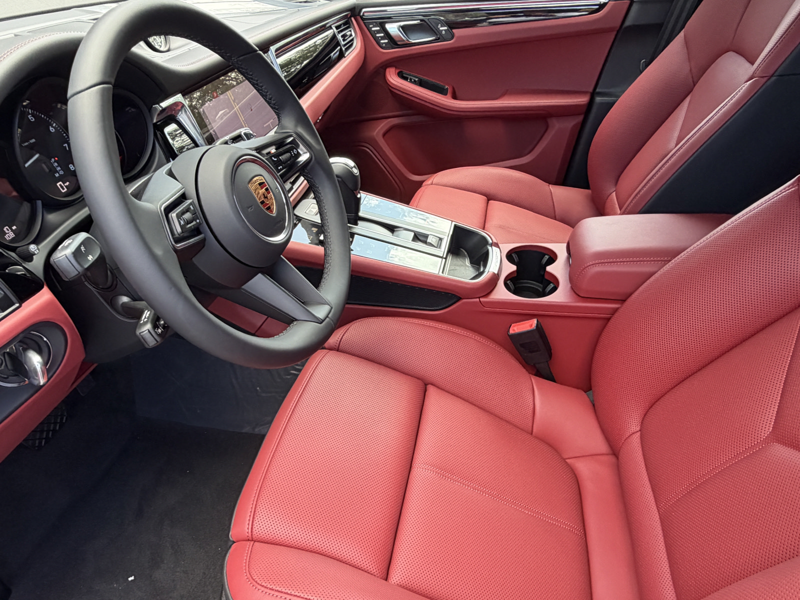 New 2026 Porsche Macan AWD/4WD image 4