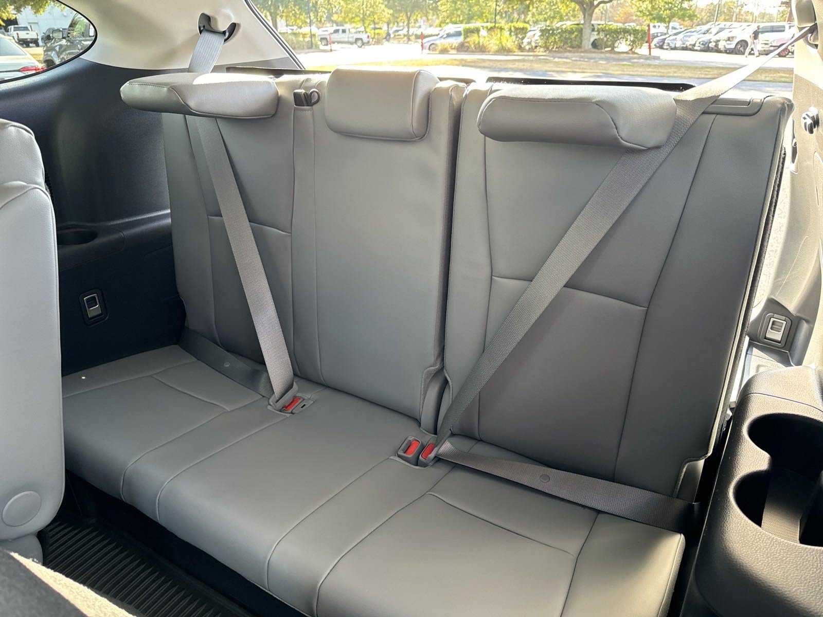 New 2025 Toyota Highlander XLE FWD image 28