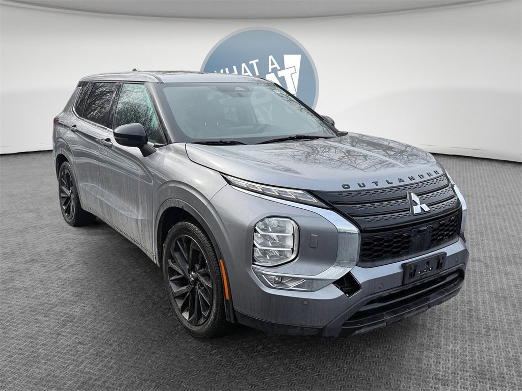 Used 2022 Mitsubishi Outlander SEL Black Edition image 1