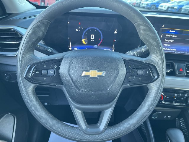 Used 2025 Chevrolet TrailBlazer LS w/ LS Convenience Package FWD image 11