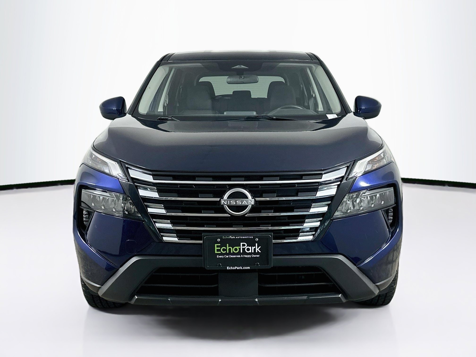 Used 2025 Nissan Rogue SV AWD/4WD image 2