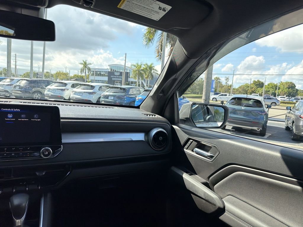 Used 2023 Chevrolet Colorado LT w/ LT Convenience Package II image 11