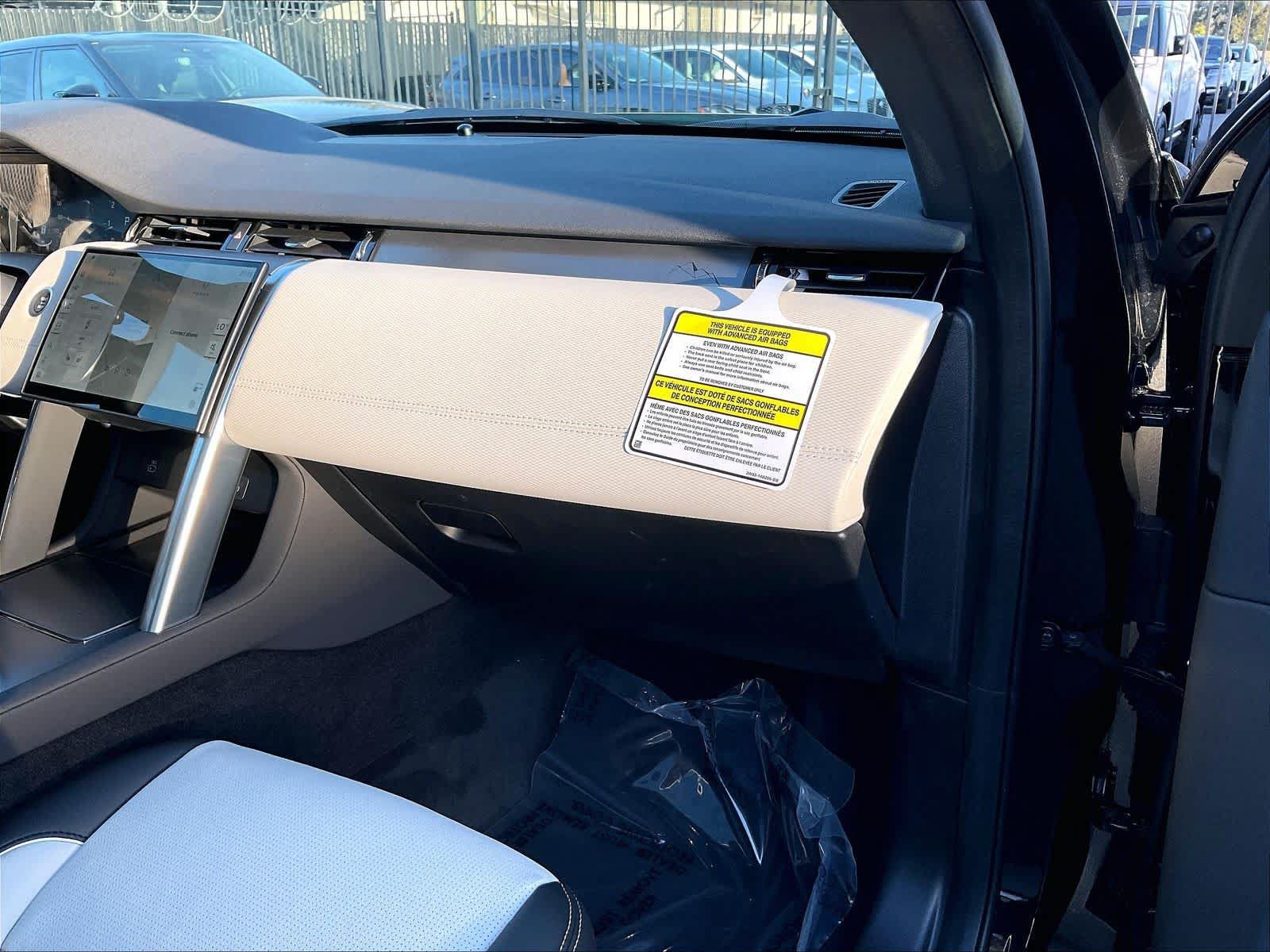 New 2026 Land Rover Discovery Sport Landmark AWD/4WD image 28