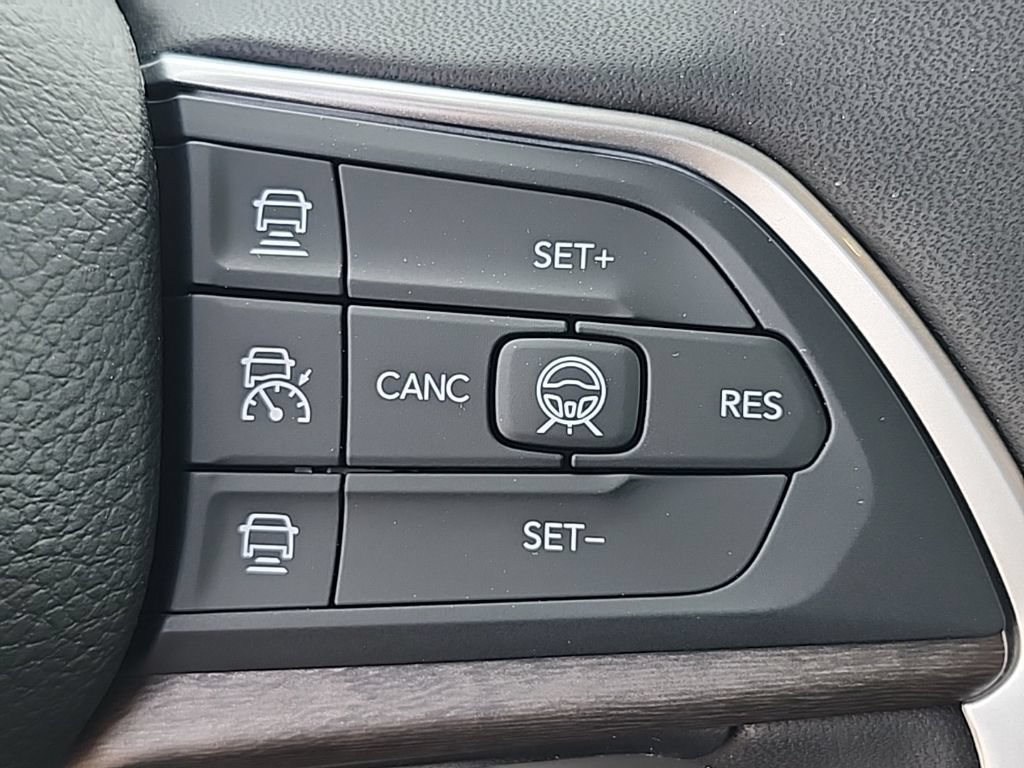 New 2026 Jeep Grand Cherokee Limited w/ Luxury Tech Group II RWD image 15