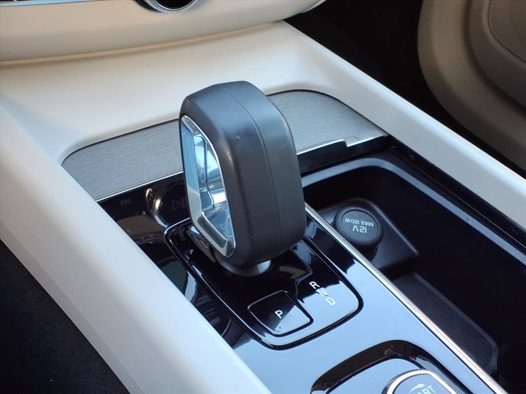 Certified 2023 Volvo XC60 B5 Plus w/ Protection Package Premier image 23