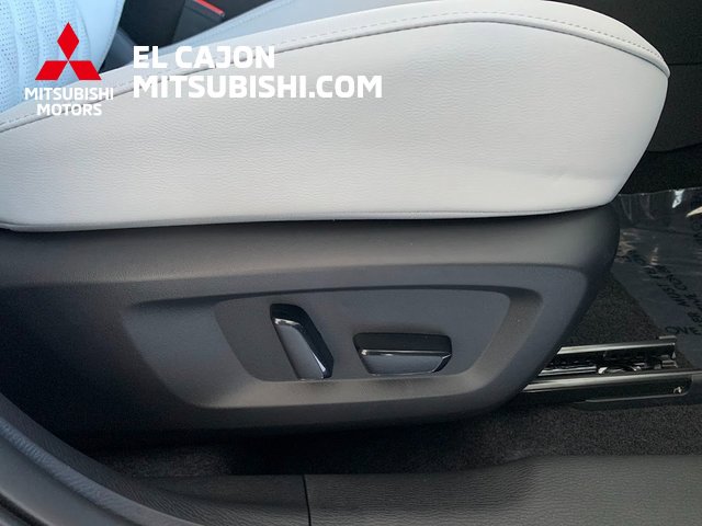 New 2025 Mitsubishi Outlander SEL image 28